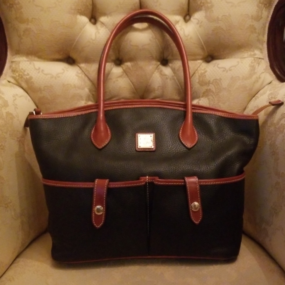 Dooney and Bourke Cresent Tote Extra Pictures